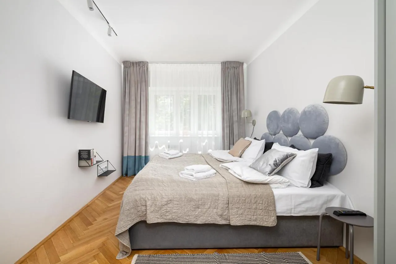 Modern Apartment Near Metro Varsó