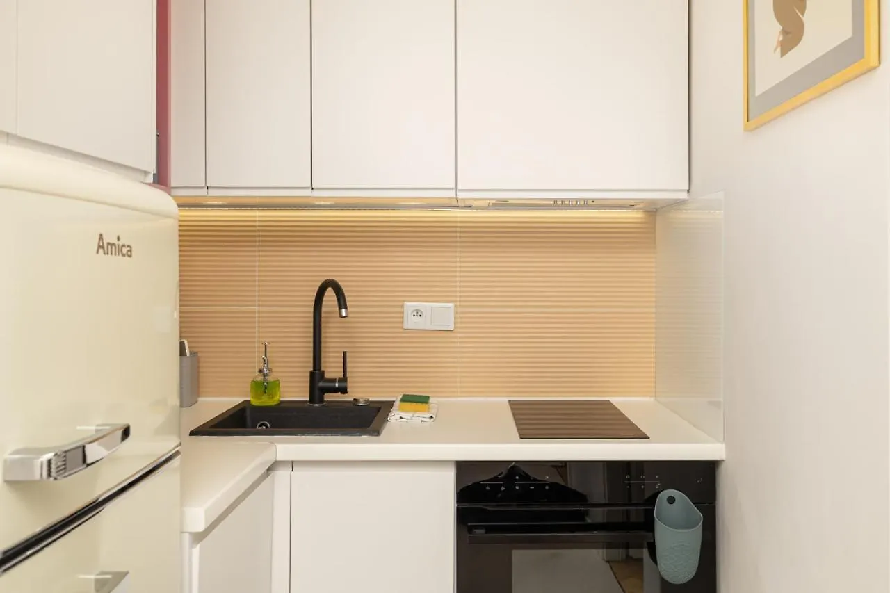 Modern Apartment Near Metro Varsó